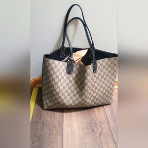 Gucci Medium GG Supreme Reversible Tote